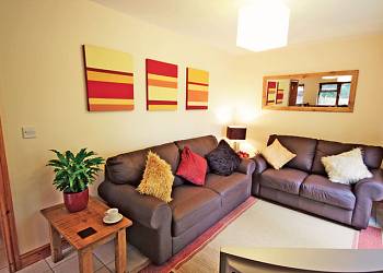 Cuckoo Well Lodge is located in Bradley in Moor