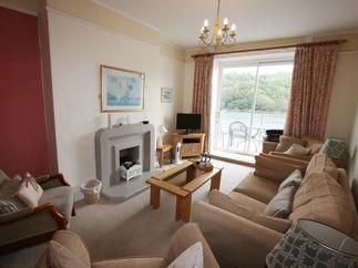 Seasteps sleeps 8