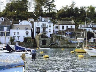 Seasteps is located in Fowey