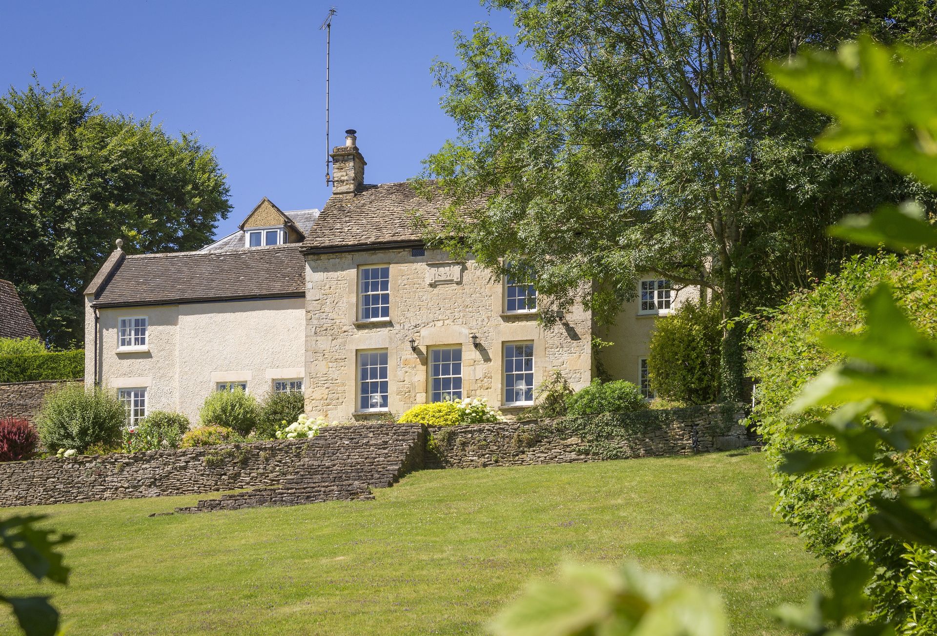 Gloucestershire Cottage Holidays - Click here for more about Catalpa Cottage
