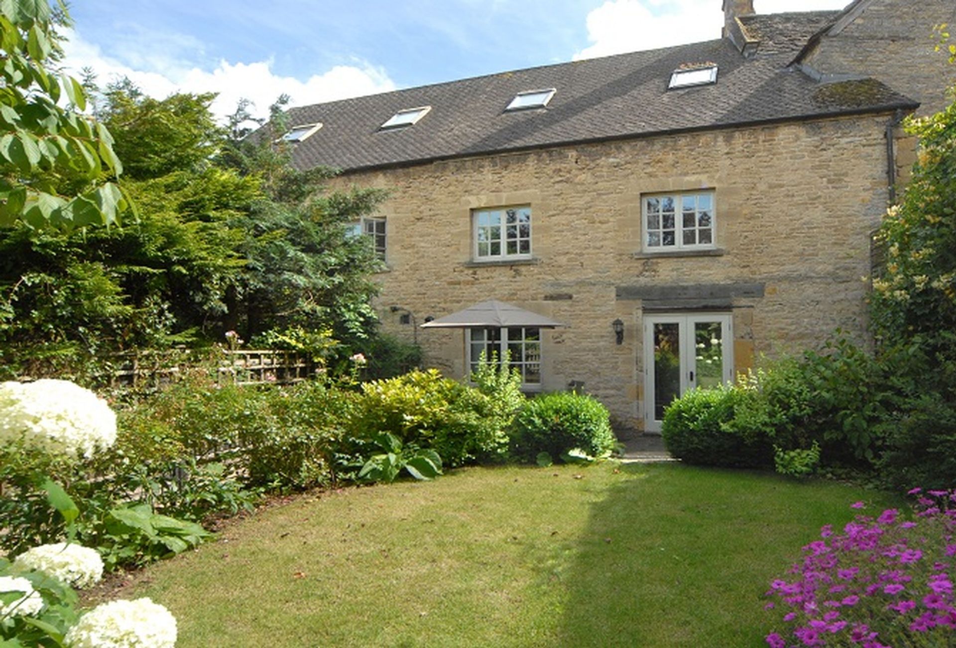 Gloucestershire Cottage Holidays - Click here for more about Posting House Barn