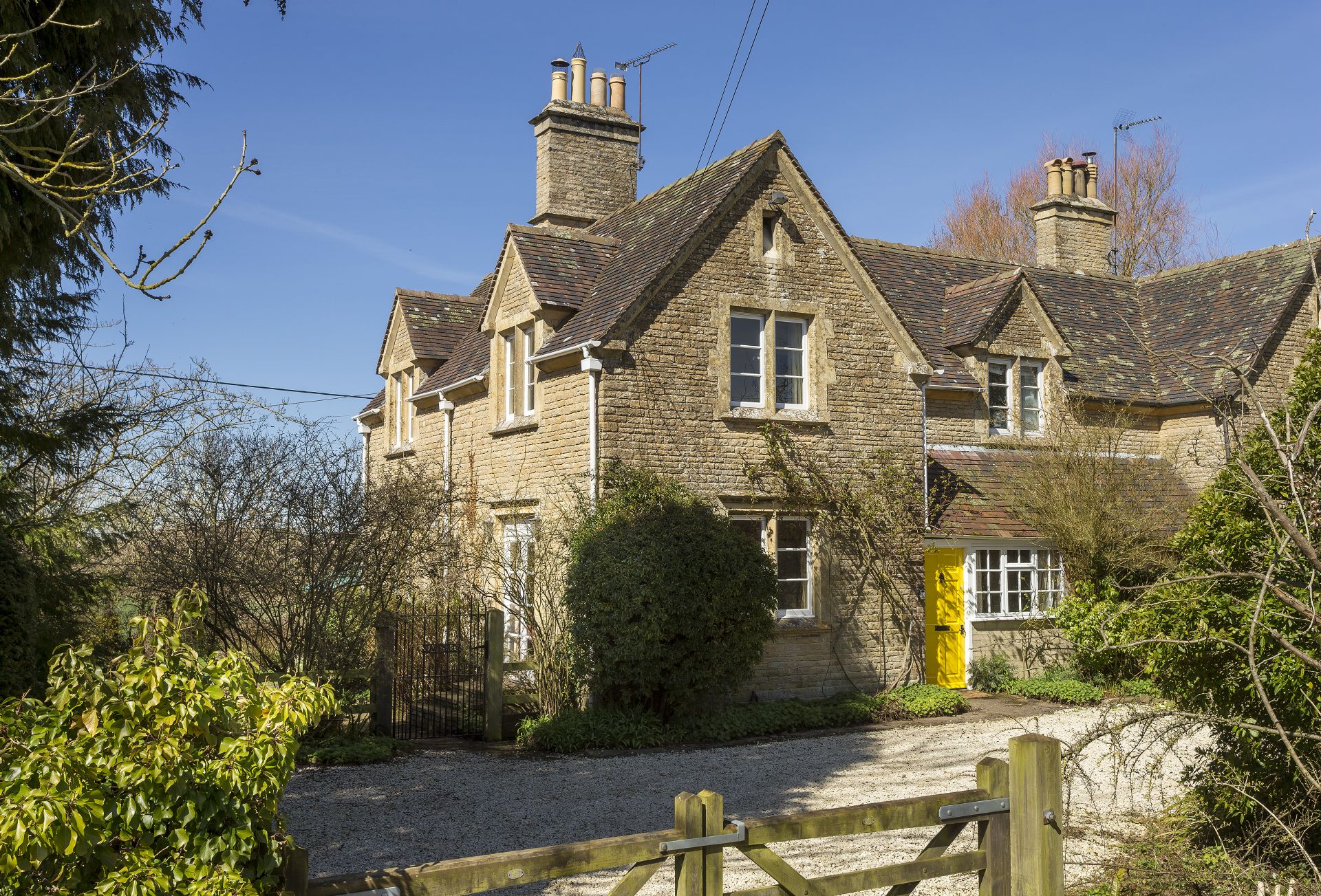 Gloucestershire Cottage Holidays - Click here for more about Lowfields
