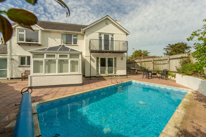 Cornwall Cottage Holidays - Click here for more about Burlorne
