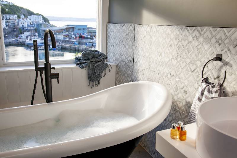 Click here for more about Leader, Maritime Suites