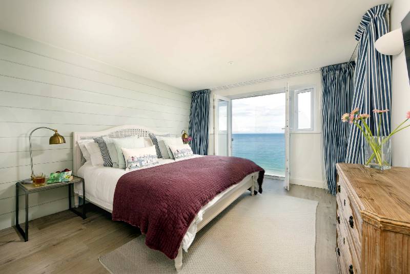 Cornwall Cottage Holidays - Click here for more about Emerald