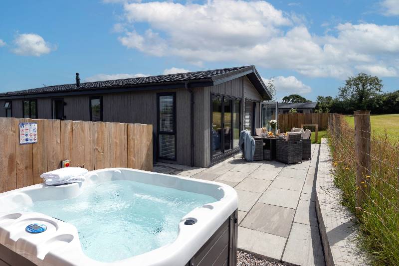 Cornwall Cottage Holidays - Click here for more about Lavender Lodge, 8 Roadford Lake Lodges