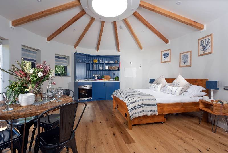 Short Break Holidays - Neap Roundhouse, East Thorne