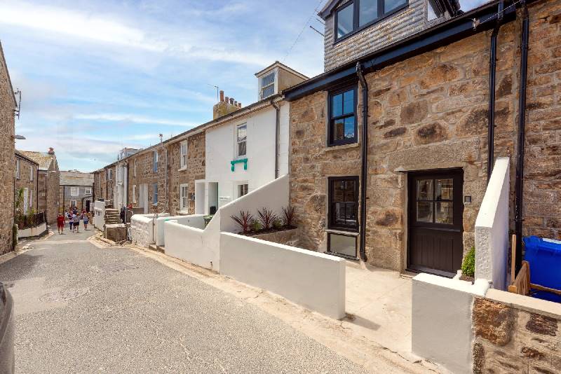 Cornwall Cottage Holidays - Click here for more about Burrow Cottage