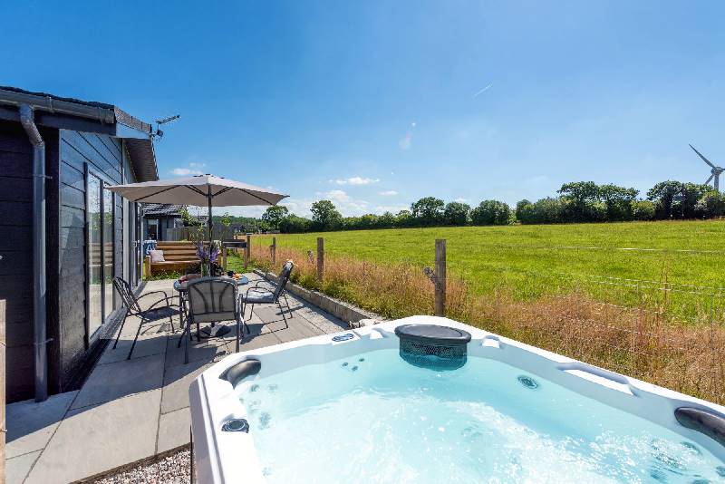Cornwall Cottage Holidays - Click here for more about Periwinkle Lodge, 3 Roadford Lake Lodges
