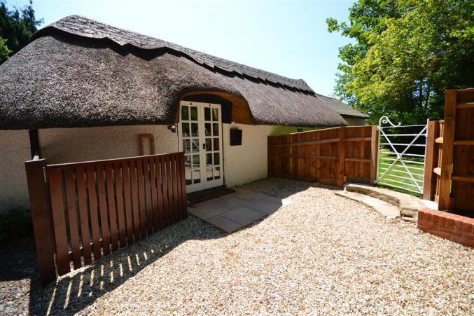 Hampshire Cottage Holidays - Click here for more about Little Cottage