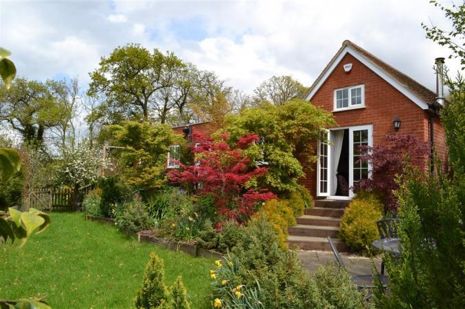Hampshire Cottage Holidays - Click here for more about Criddlestyle Cottage