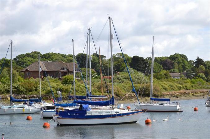 Hampshire Cottage Holidays - Click here for more about 6 Island Point