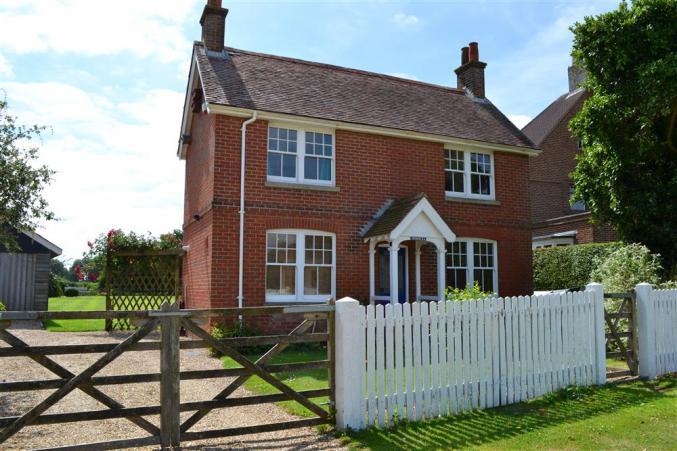 Hampshire Cottage Holidays - Click here for more about Homelea