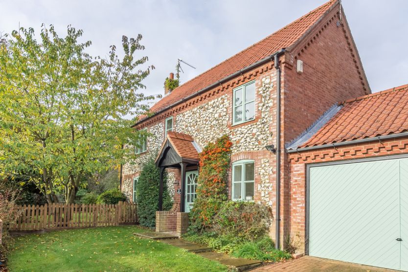 Norfolk Cottage Holidays - Click here for more about Owl Cottage (Woodside)