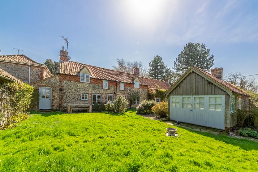 Norfolk Cottage Holidays - Click here for more about Field Row