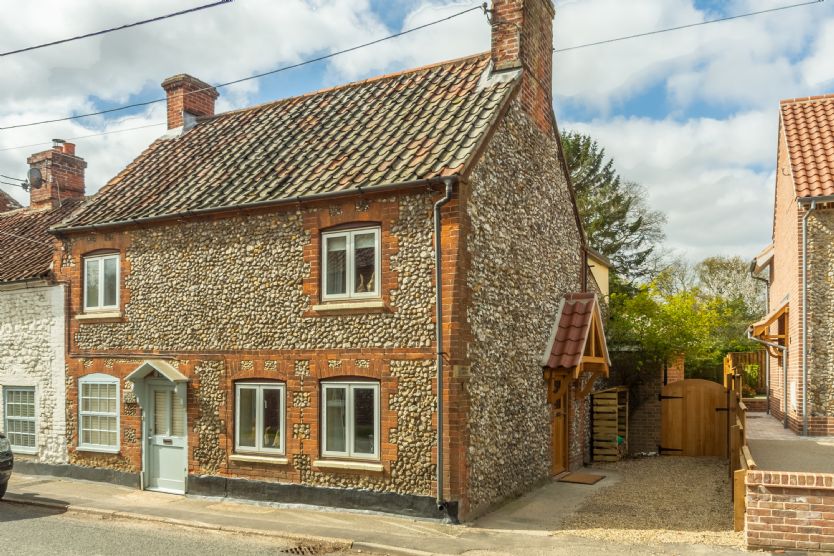 Norfolk Cottage Holidays - Click here for more about Christies Cottage