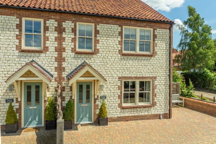 Click here for more about Sea Holly Cottage