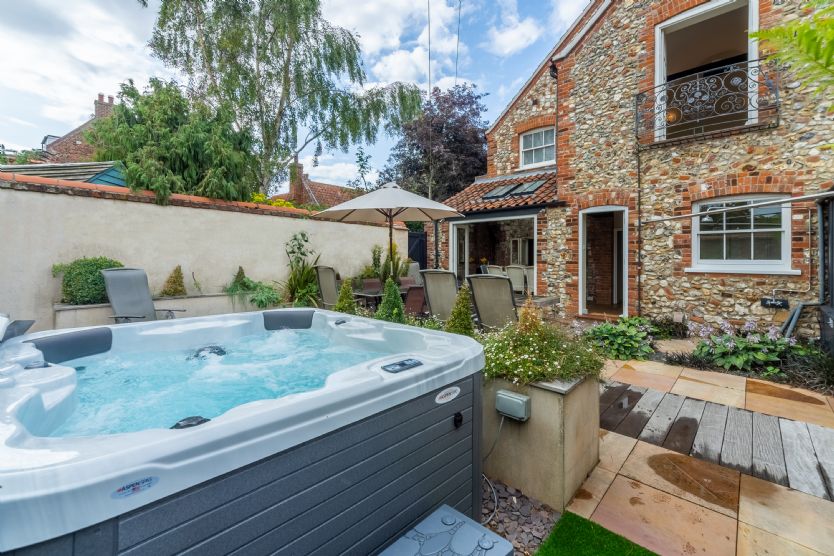 English Cottage Holidays - Estcourt House