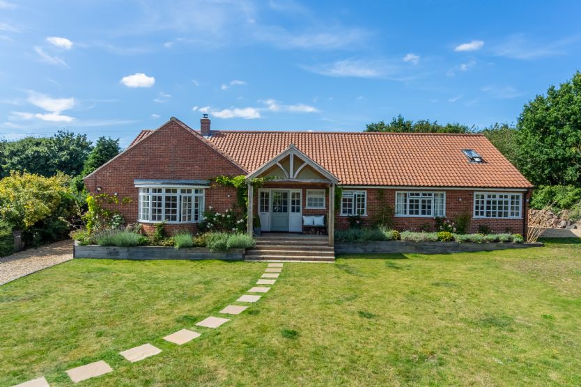Norfolk Cottage Holidays - Click here for more about Red Gables