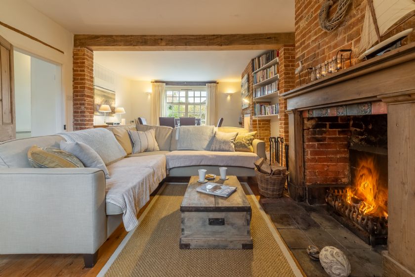 Norfolk Cottage Holidays - Click here for more about Weavers Cottage