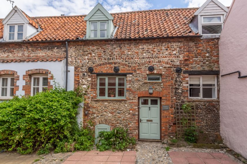 Norfolk Cottage Holidays - Click here for more about Wellfleet Cottage
