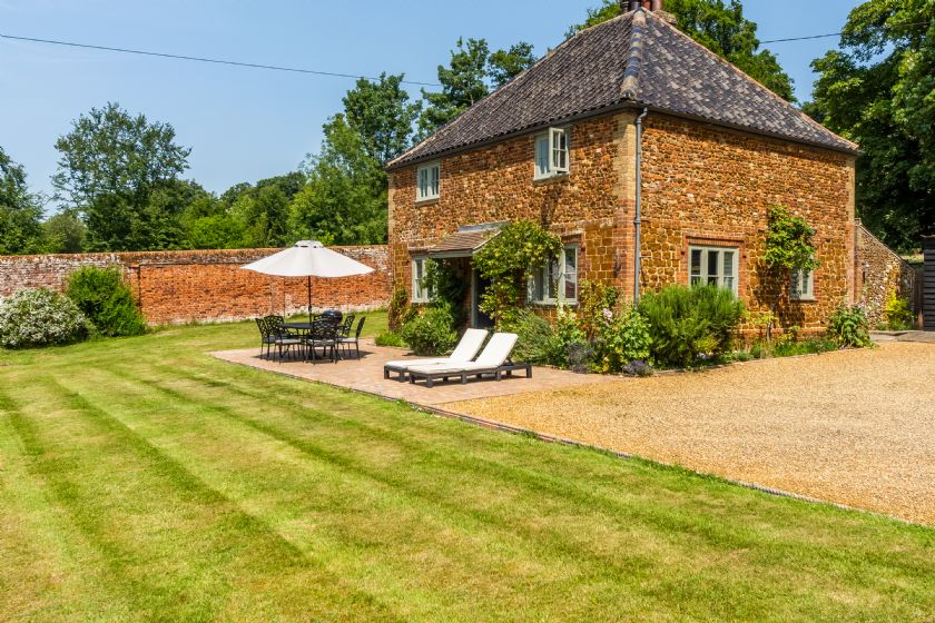 Norfolk Cottage Holidays - Click here for more about Park Cottage