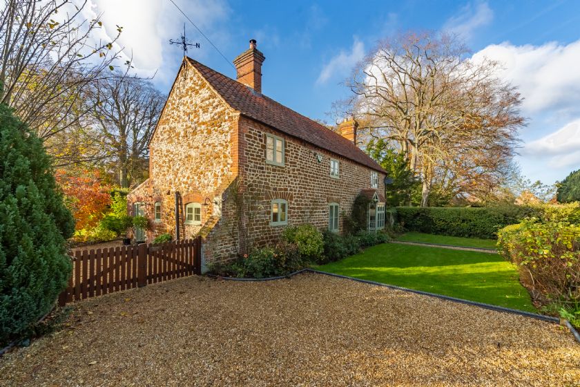 Norfolk Cottage Holidays - Click here for more about Vicarage Cottage