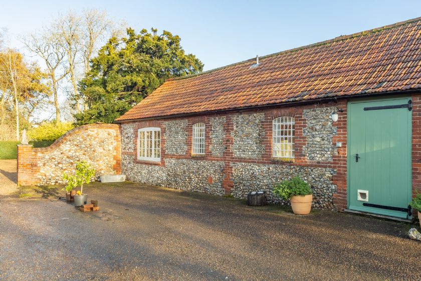 Norfolk Cottage Holidays - Click here for more about Garden Cottage (ER)