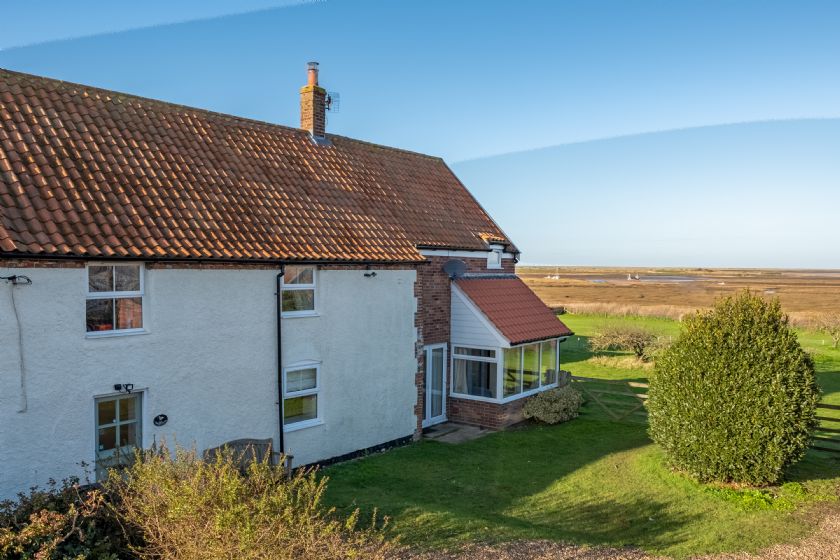 Norfolk Cottage Holidays - Click here for more about Sandpipers