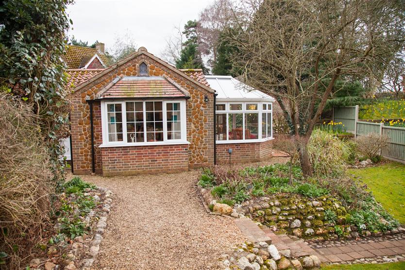 Norfolk Cottage Holidays - Click here for more about Badgers Den