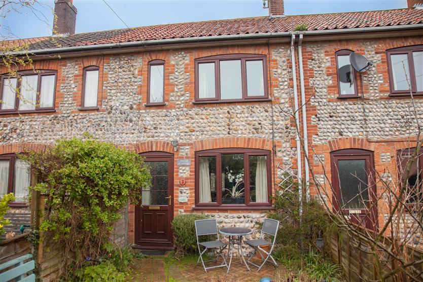 Norfolk Cottage Holidays - Click here for more about Daisy Cottage (Northrepps)