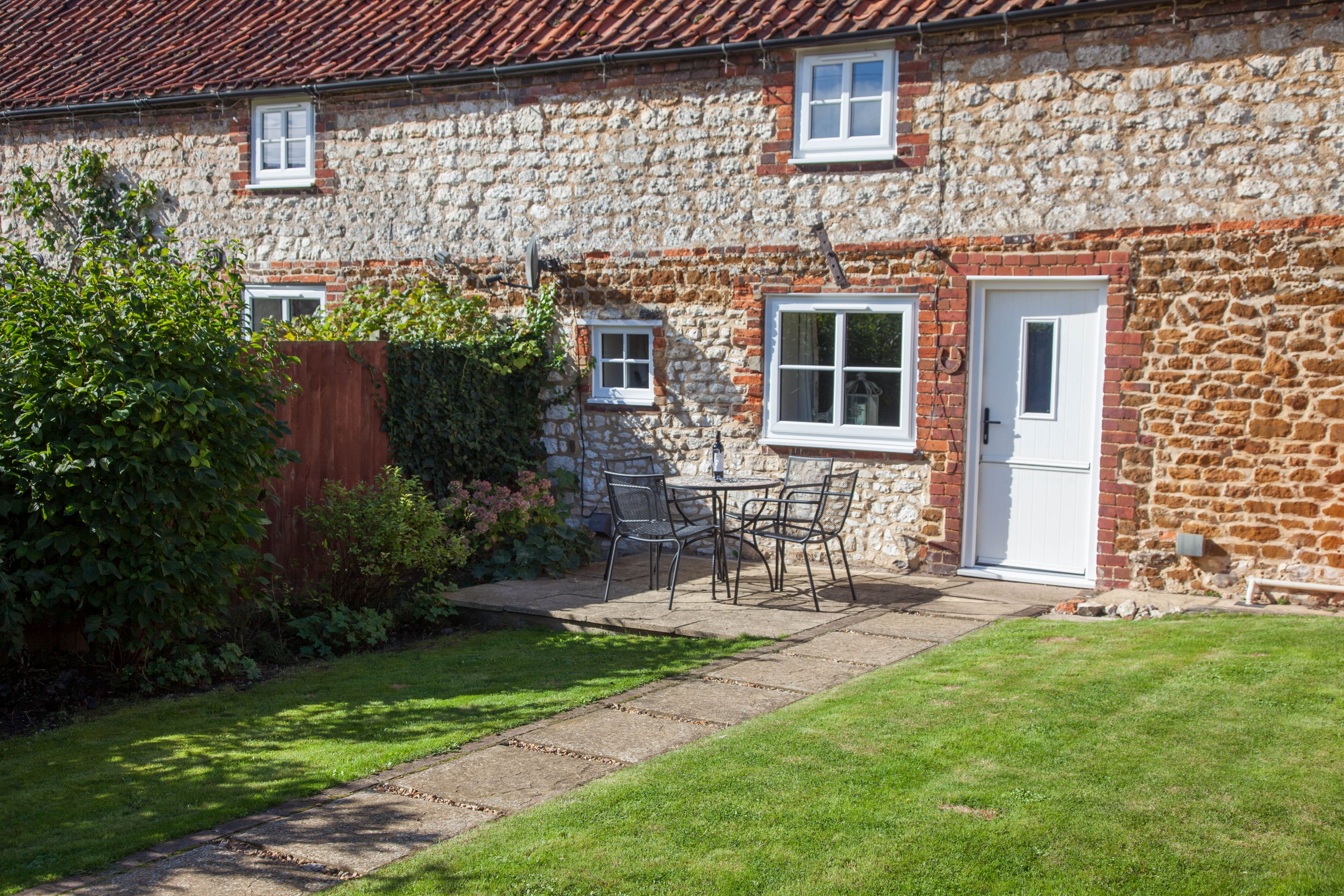 Norfolk Cottage Holidays - Click here for more about Woodpecker Cottage