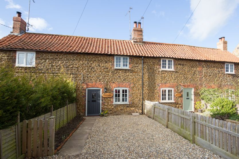 Norfolk Cottage Holidays - Click here for more about Moongazer Cottage