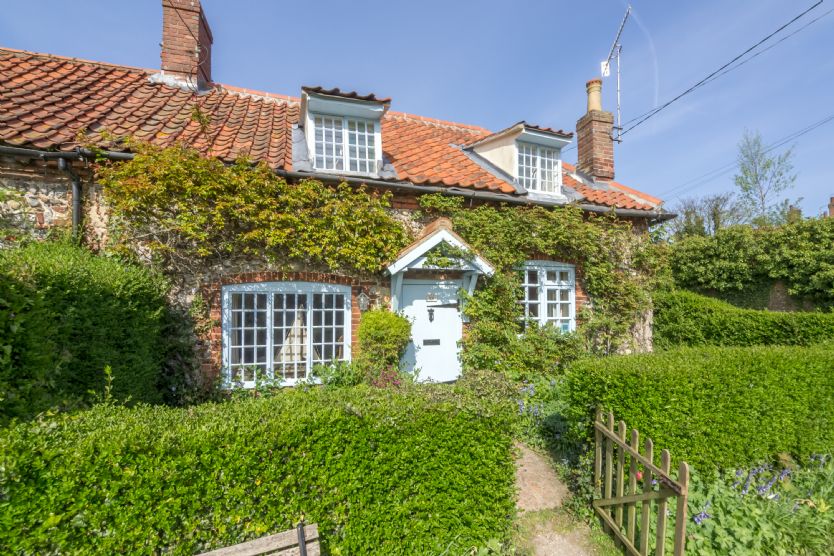 Norfolk Cottage Holidays - Click here for more about Brooke Cottage