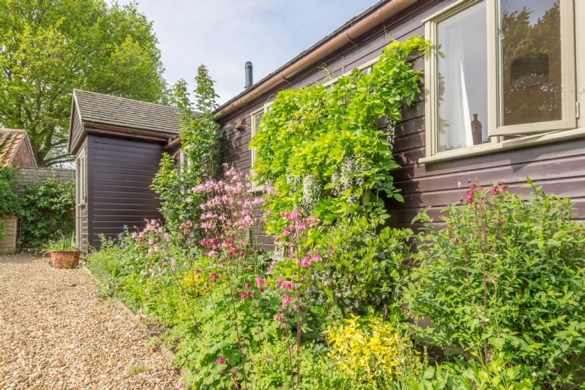 Norfolk Cottage Holidays - Click here for more about Foxglove