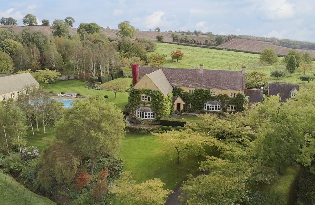 Gloucestershire Cottage Holidays - Click here for more about Aston Hill House