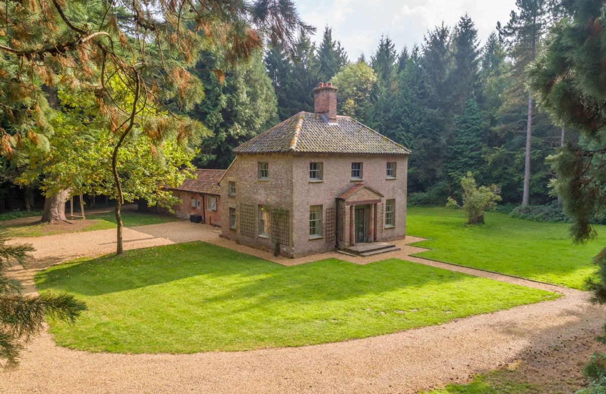 Norfolk Cottage Holidays - Click here for more about Bear's Cottage