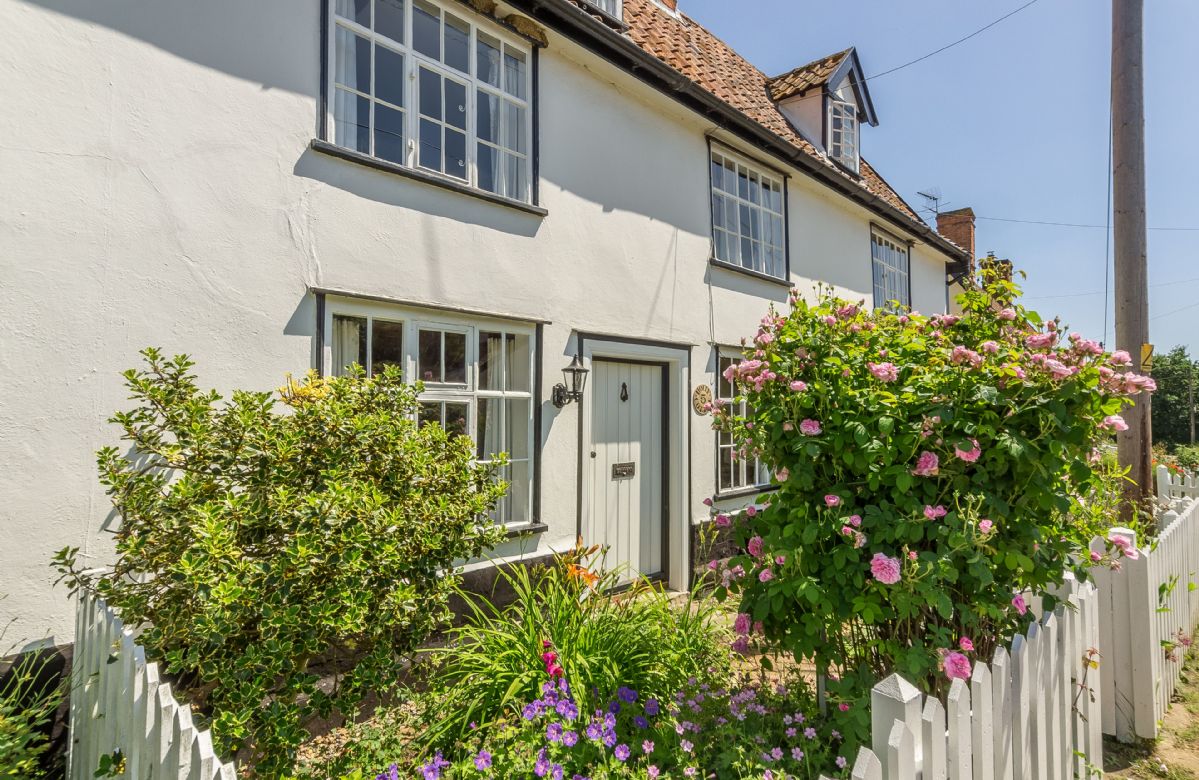 Suffolk Cottage Holidays - Click here for more about Holly Cottage