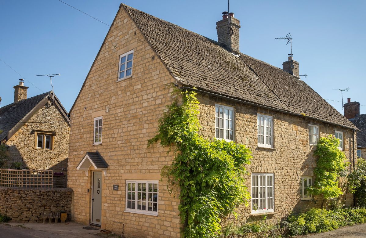 Gloucestershire Cottage Holidays - Click here for more about Corner Cottage
