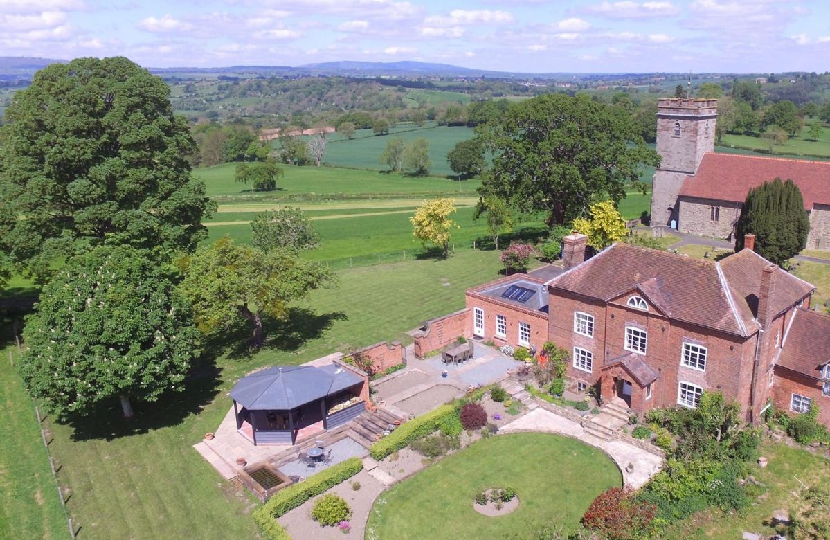 Worcestershire Cottage Holidays - Click here for more about Broad Meadows Farmhouse