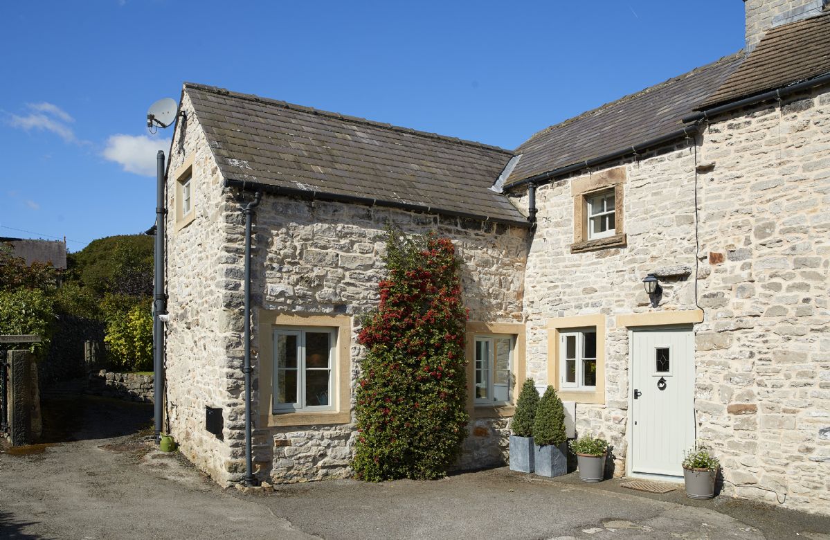 Derbyshire Cottage Holidays - Click here for more about Sunnylea Cottage