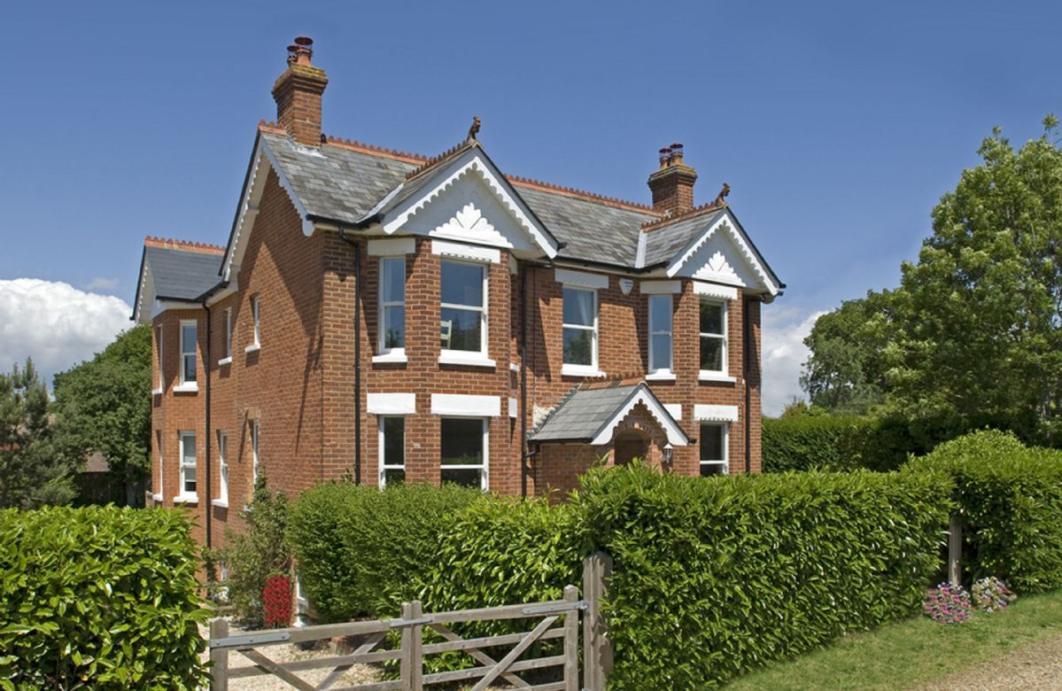 Hampshire Cottage Holidays - Click here for more about The Bend Retreat
