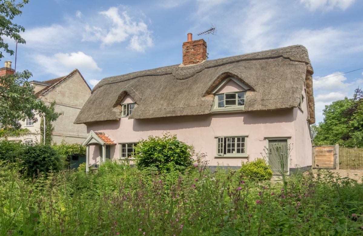 Suffolk Cottage Holidays - Click here for more about Gardener's Cottage