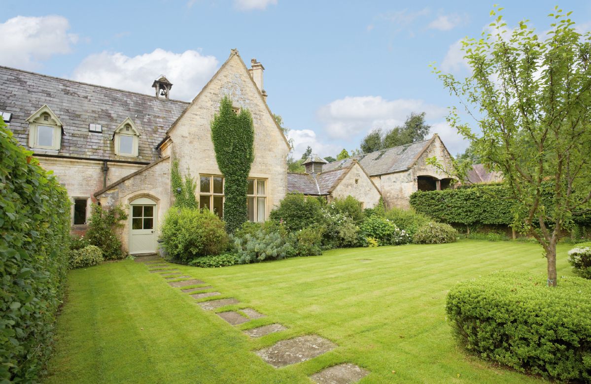 Gloucestershire Cottage Holidays - Click here for more about Bellhouse
