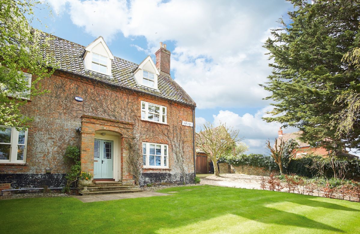 Norfolk Cottage Holidays - Click here for more about Laylands