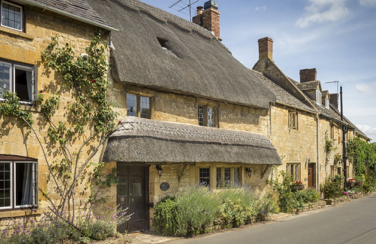 Gloucestershire Cottage Holidays - Click here for more about Inglenook Cottage