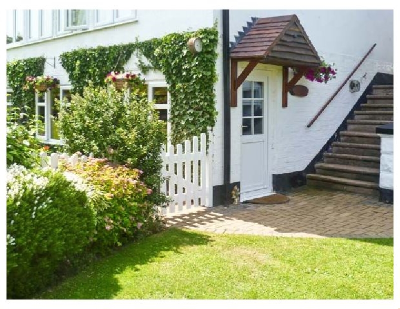 Worcestershire Cottage Holidays - Click here for more about Severn Bank Lodge