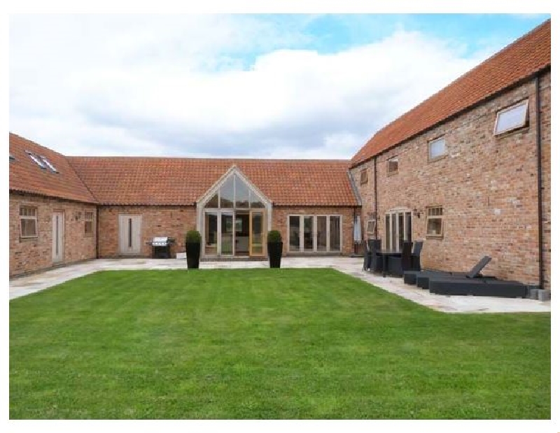 Lincolnshire Cottage Holidays - Click here for more about Moor Farm Barns