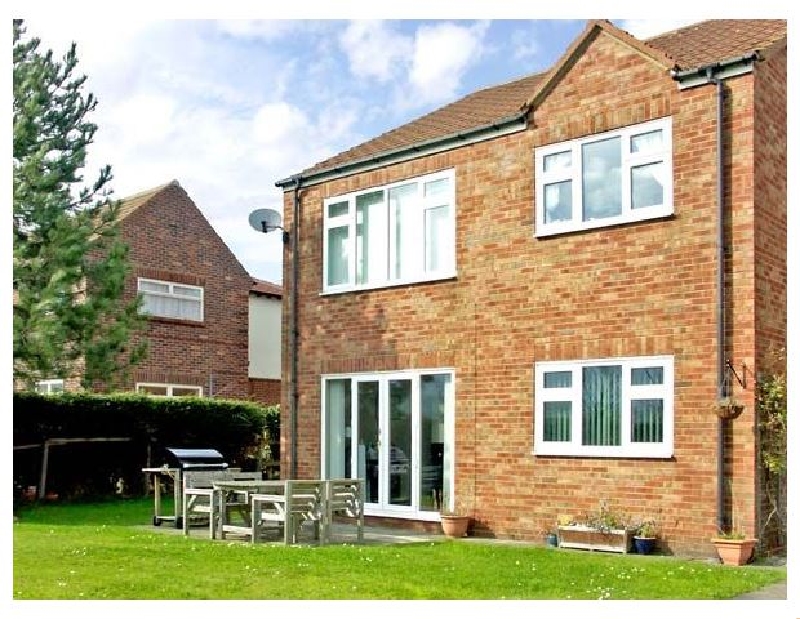 Short Break Holidays - Apartment 1 Runswick Lodge