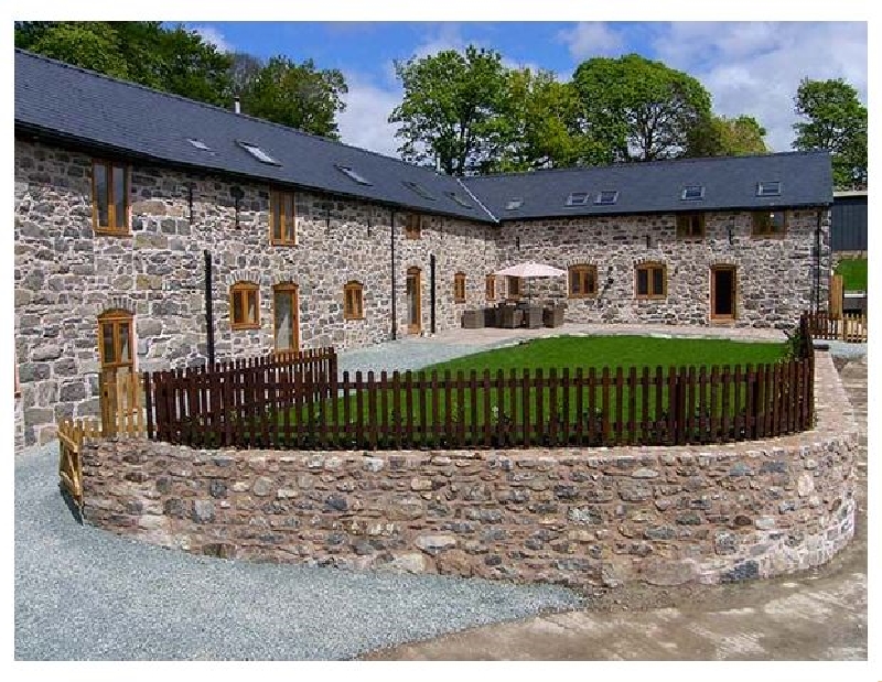 Powys Cottage Holidays - Click here for more about Castell Courtyard